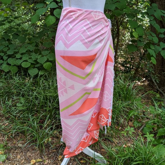 SOLEIL Pareo Wrap Swim Cover Up in Pink Geometric Print One Size New - Picture 4 of 6